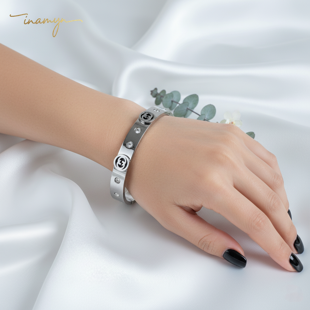 Iconic Interlocking Silver Bangle